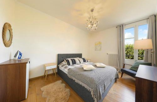 Centre Ville Apartment | Central Apartment Steps from the Palace - Rated 9/10