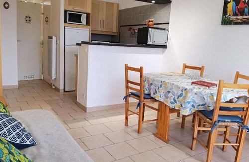 Marseillan Plage Apartment | Cozy T2 Cabin Apartment Near Beach with Private Parking