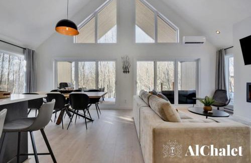 Pont-Rouge Ski Chalet | Tranquil Boisé: Nature Spa, Sauna & 10/10 Guest Rating