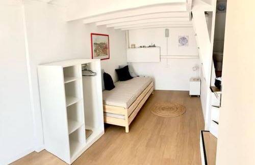 8th Arrondissement House | Beautiful Cabanon with Oceanfront Access and Views