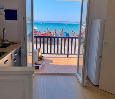 8th Arrondissement House | Beautiful Cabanon with Oceanfront Access and Views