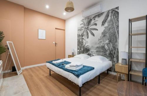 Capucins - Victoire Apartment | Relaxing Retreat with Hot Tub in Bordeaux Centre