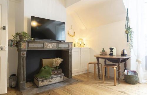 Besancon Old Town Apartment | Historic Retreat in the Heart of a Charming District