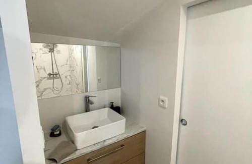 Le Camas Apartment | Cozy Family Retreat in Heart of Marseille - Pet Friendly