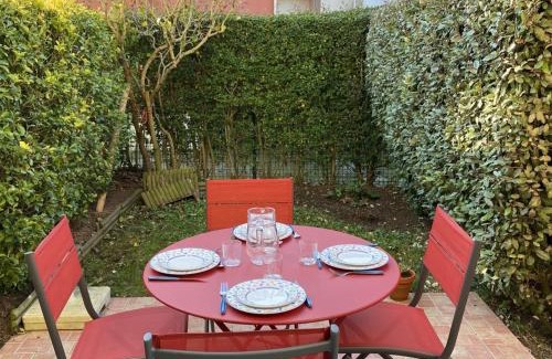 Port Guillaume Apartment | Cozy Cottage with Garden Steps from the Port - Dives-sur-Mer