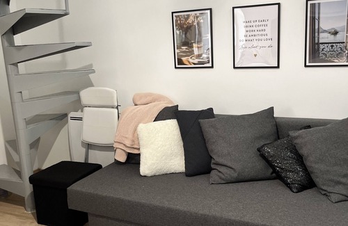 Asnieres-sur-Seine Apartment | Tranquil Duplex Retreat Near Paris with Family Amenities