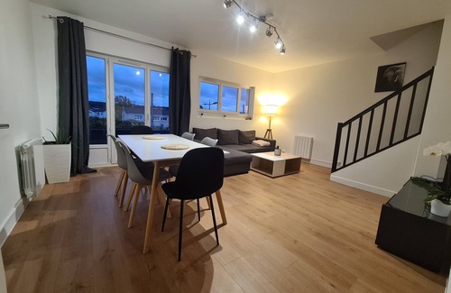 Villepreux Apartment | Cozy Duplex with Large Terrace in City Center, Near Shops