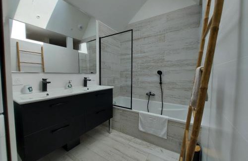 Duingt Apartment | Inviting Apartment Steps from the Lake with Ocean Views
