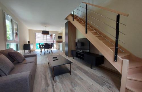 Duingt Apartment | Inviting Apartment Steps from the Lake with Ocean Views