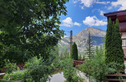 Allos Ski Chalet | Cozy F2 Retreat in a Chalet at Super Allos