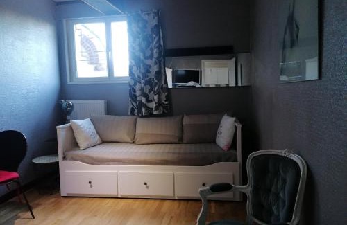 Franqueville-Saint-Pierre Apartment | Cozy Apartment 10 Minutes from Rouen - Pet Friendly Stay