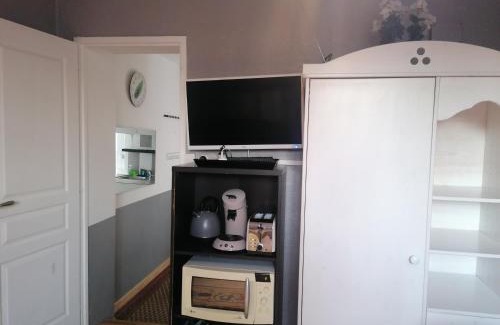Franqueville-Saint-Pierre Apartment | Cozy Apartment 10 Minutes from Rouen - Pet Friendly Stay