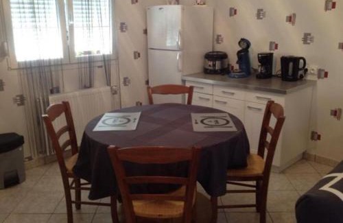 Etain House | Inviting Gîte à Étain: Child Friendly with Terrace & Parking