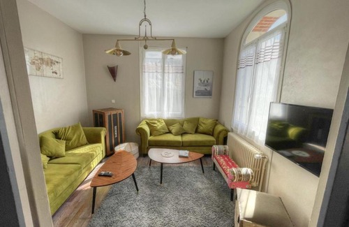 Sepmes House | Cozy Gîte in Sepmes: Private Garden Near Loire Châteaux