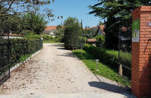 Maringes House | Cozy Gîte in Monts du Lyonnais with Garden & Modern Comfort