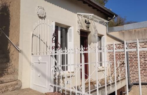 Montoire-sur-le-Loir House | Cozy Duplex Gîte with Oceanfront Views and Family-Friendly Vibes