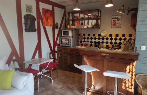 Montoire-sur-le-Loir House | Cozy Duplex Gîte with Oceanfront Views and Family-Friendly Vibes