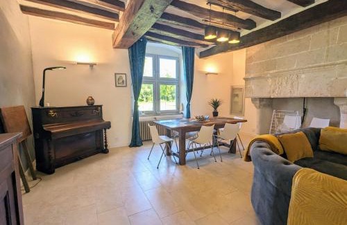 Douadic House | Relaxing Gîte en Berry with Spa, Terrace & Nearby Pond