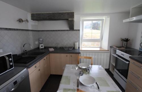 Rupt-sur-Moselle Apartment | Inviting Mountain Retreat, Family-Friendly with Terrace Access