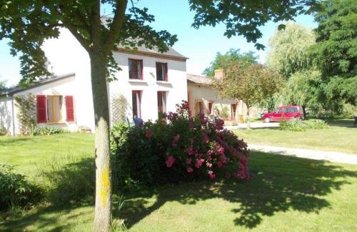 Montilliers House | Family-Friendly Retreat with Garden & Valley Views near Cholet