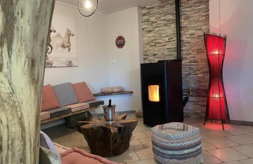 Blomard House | Gîte Blomard: Perfect Family Retreat with Pool & Pets Welcome