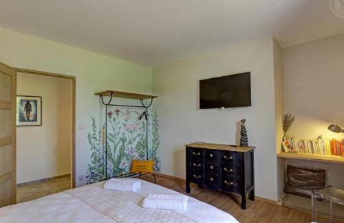 Riorges House | Modern Gîte with Private Courtyard in Roannais Region
