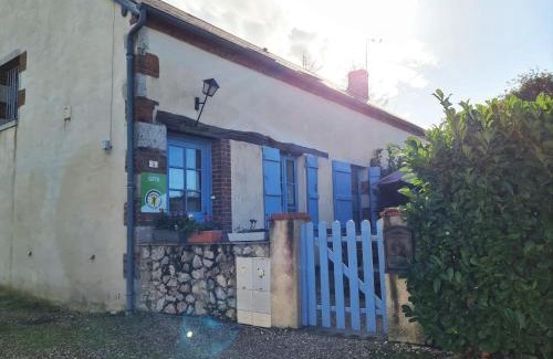 Beaulieu-sur-Loire House | Charming Gîte with Garden Near Val de Loire - Family Friendly