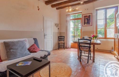 Savennieres House | Idyllic Vineyard Retreat Near Loire – Perfect for Couples