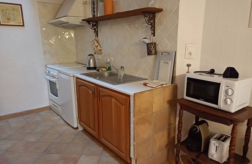 Aups Cottage | Experience Comfort at Gite Domaine des Buis with Pool
