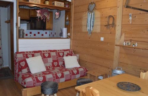 Pralognan-la-Vanoise Apartment | Inviting Garden Oasis with Heated Pool Near Slopes