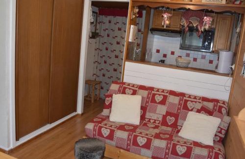 Pralognan-la-Vanoise Apartment | Inviting Garden Oasis with Heated Pool Near Slopes