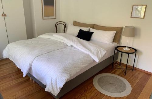 Innenstadt Apartment | Tranquil Stay in the Textile Quarter with Breakfast Included