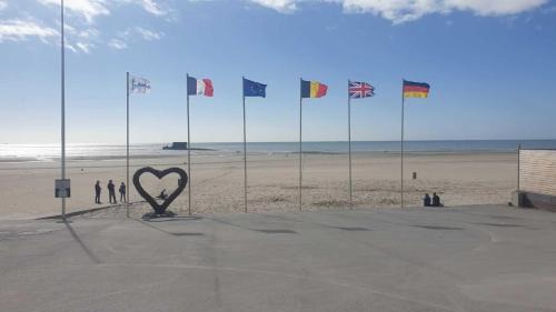 Le Portel Apartment | Cozy Beachside Getaway with Ocean View, Rated 9.2/10
