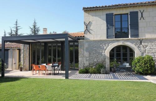 Saint-Etienne-du-Gres House | Delightful Renovated Mas with Pool & Garden in Provence