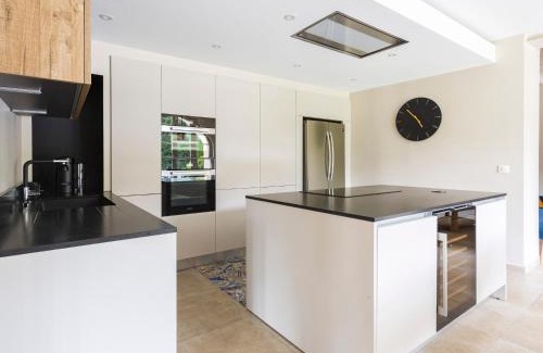 Saint-Etienne-du-Gres House | Delightful Renovated Mas with Pool & Garden in Provence