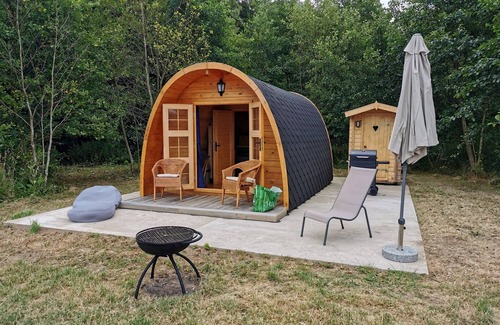 Nielles-les-Ardres Cabin | Cozy POD en Bois with Pool & Spa Near Scenic Water