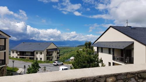 Font-Romeu-Odeillo-Via Apartment | Inviting Studio with Pool and Mountain Views in the Pyrenees
