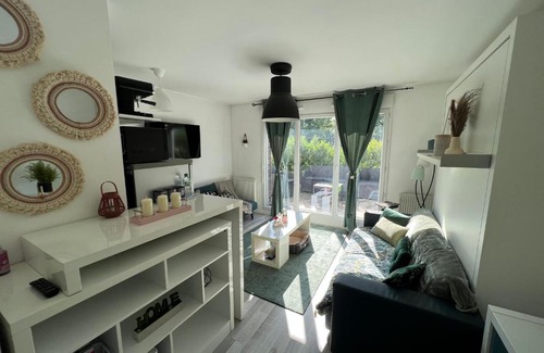 Serris Apartment | Cozy Studio Just 7 Minutes from Disney - Pet-Friendly Stay
