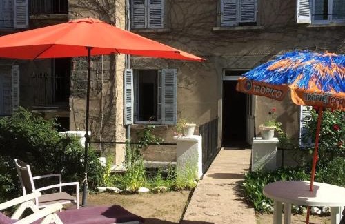 Neris-les-Bains Apartment | Cozy Studio with Garden in Neris les Bains – Pet Friendly