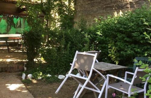 Neris-les-Bains Apartment | Cozy Studio with Garden in Neris les Bains – Pet Friendly