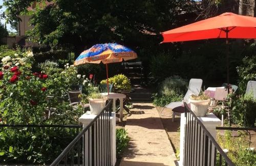 Neris-les-Bains Apartment | Cozy Studio with Garden in Neris les Bains – Pet Friendly
