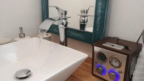 Nyons Apartment | Cozy Studio in Nyons with Breakfast & Child-Friendly Amenities