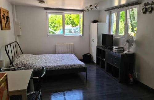Saint-Ay Apartment | Lovely Studio in Saint Ay with Garden View, Family-Friendly