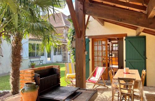 Tilh House | Charming Studio with Mezzanine, Pool & Ocean View