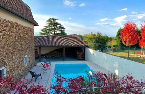 Tilh House | Charming Studio with Mezzanine, Pool & Ocean View