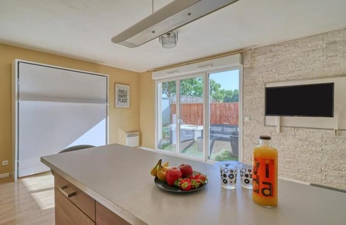 Corbeil-Essonnes Apartment | Cozy Studio with Terrace and Parking - Rated 7.5/10