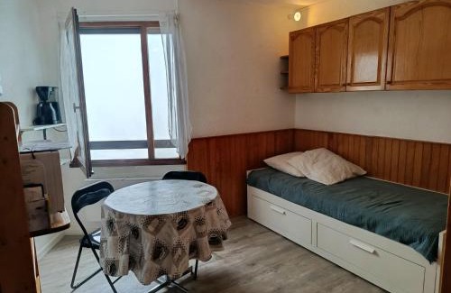 Arette Apartment | Charmant studio accès direct aux pistes et GR10, vue sur la vallée