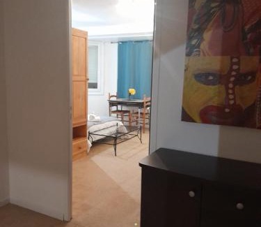 Saint-Mathieu Apartment | Cozy Studio with Balcony - Perfect for Families