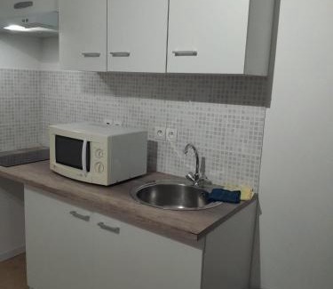 Saint-Mathieu Apartment | Cozy Studio with Balcony - Perfect for Families