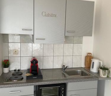 Waudrez Apartment | Cozy Studio with Breakfast & Family-Friendly Amenities